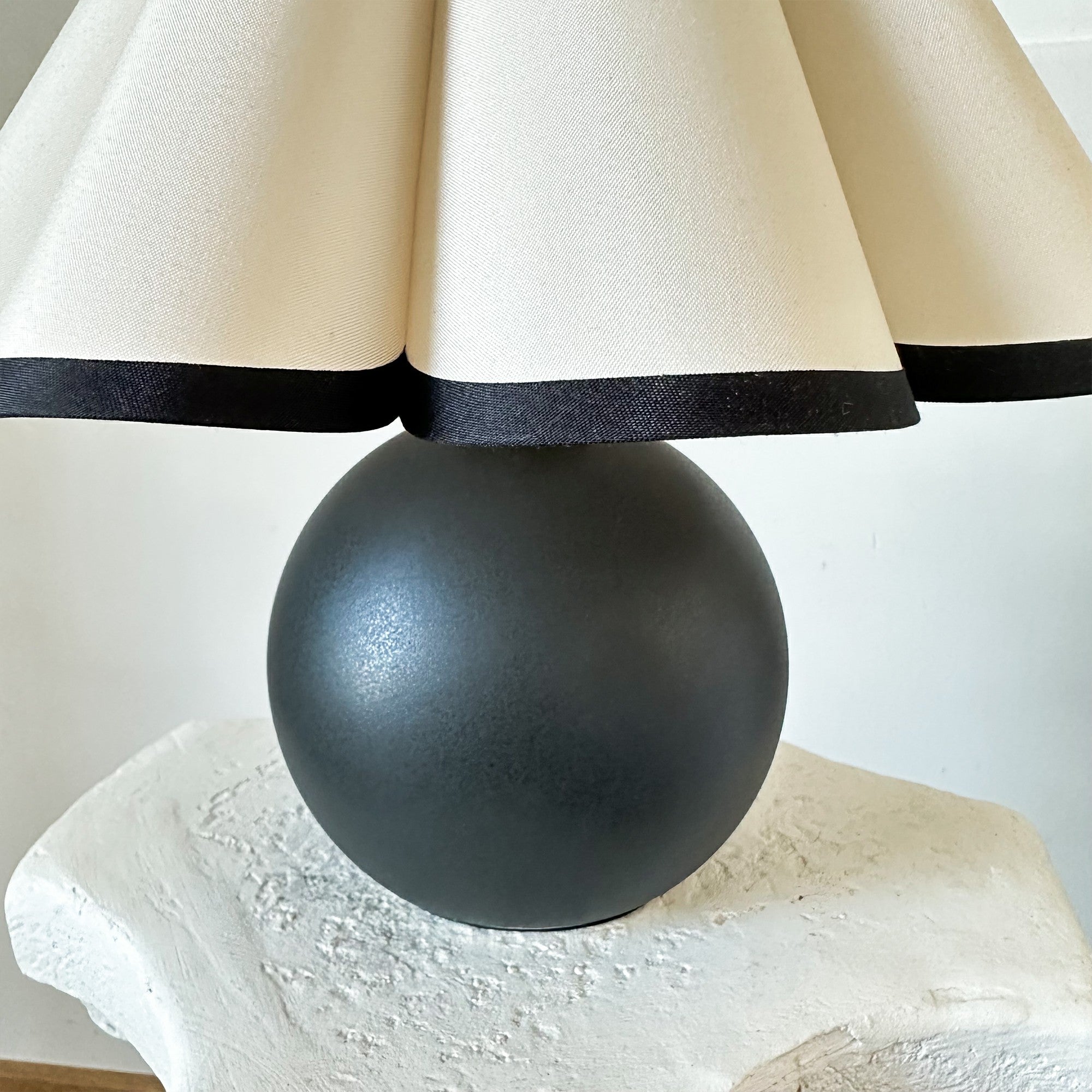 Black Ceramic Table Lamp Petal Lampshade
