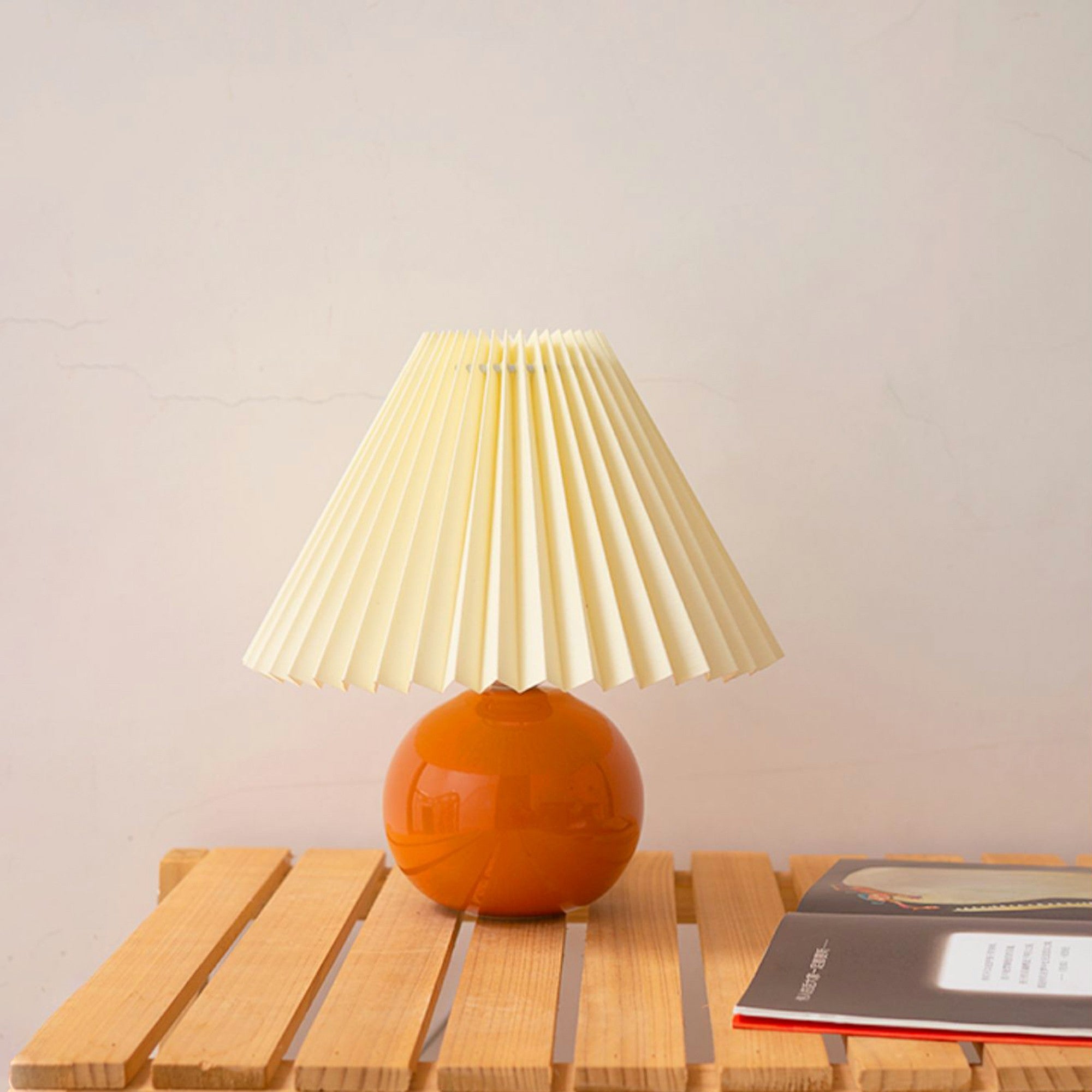 Shiny Finish Ceramic Pleated Lamp